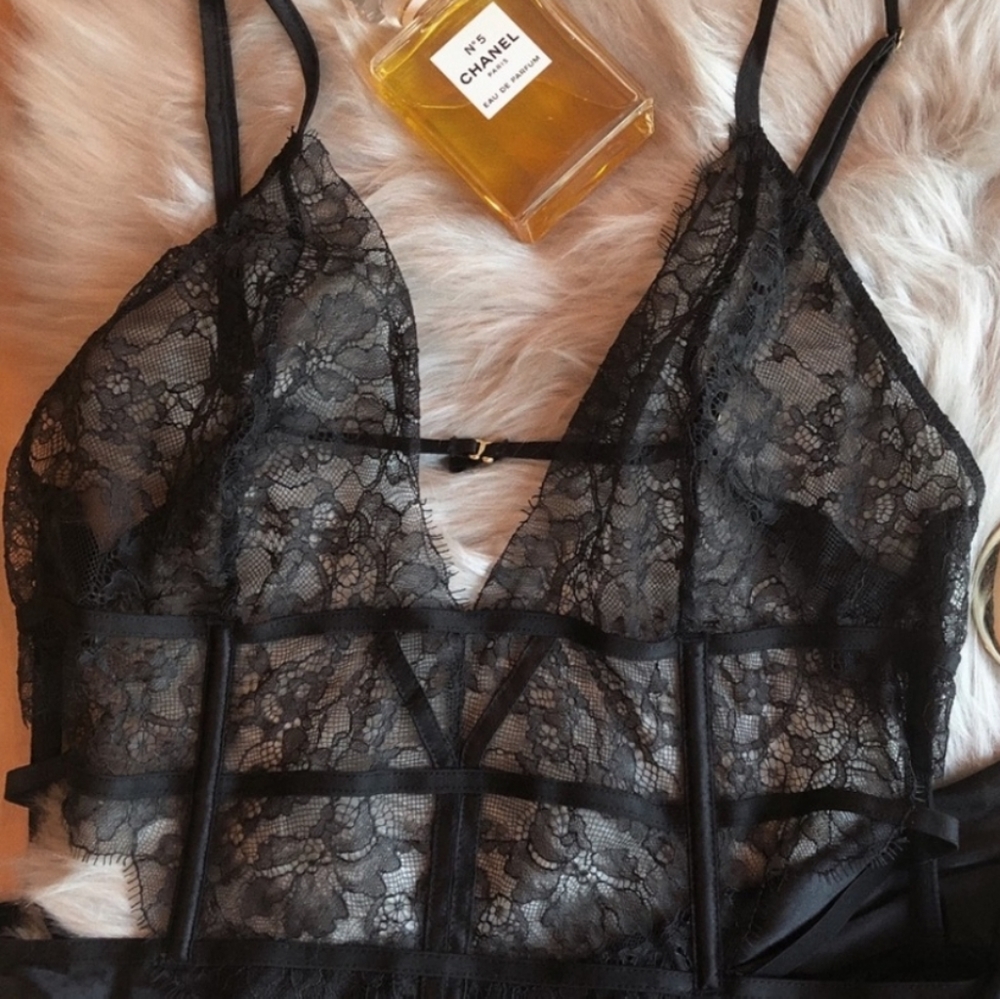 Victoria's Secret Negligee - Plunging lace back